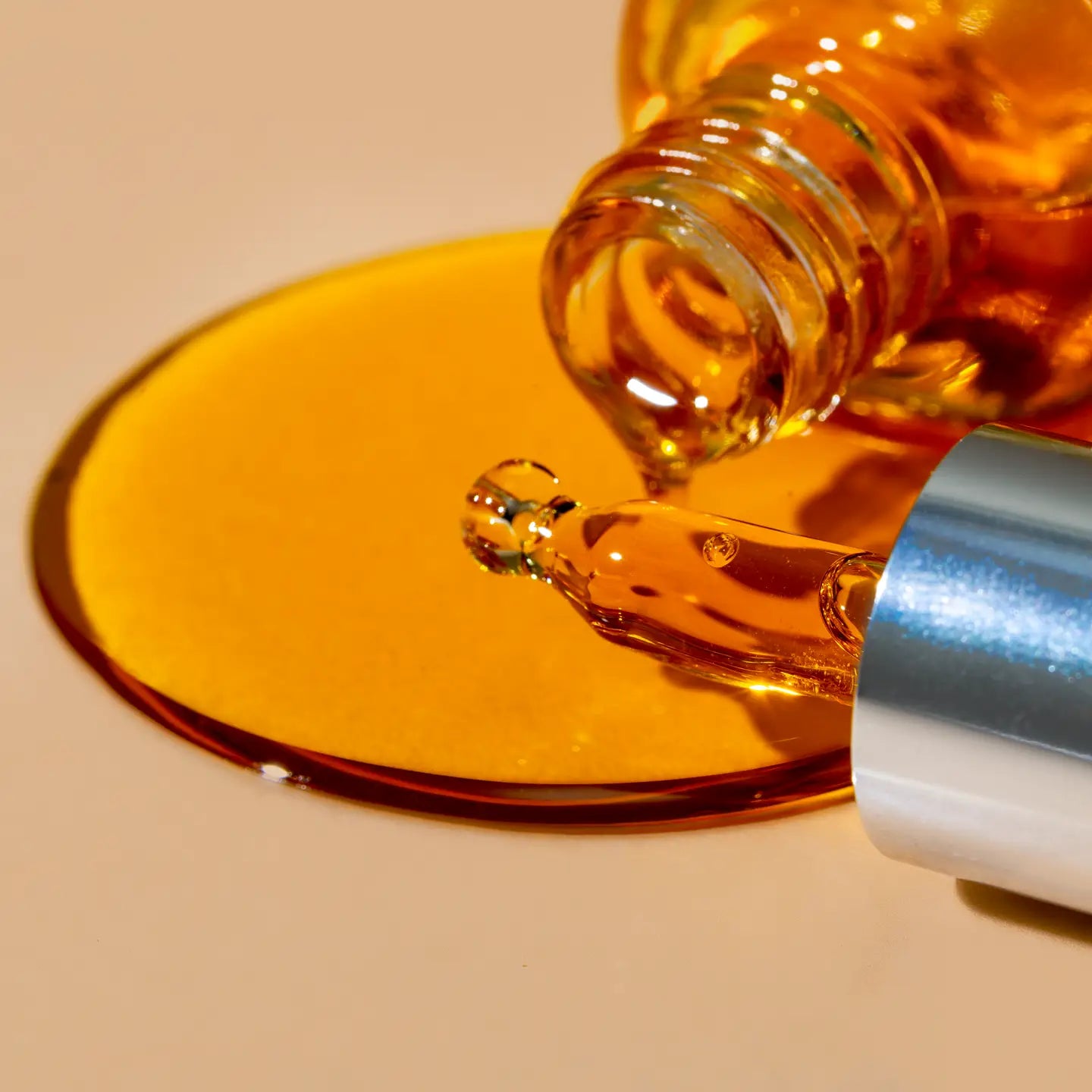 Vitaminų Aliejus/Serumas – Regeneruoja ir Suteikia Spindesio 15ml